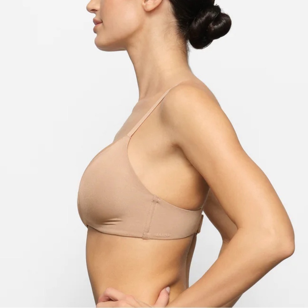 Skims T-shirt Demi Bra - Picture 4 of 5